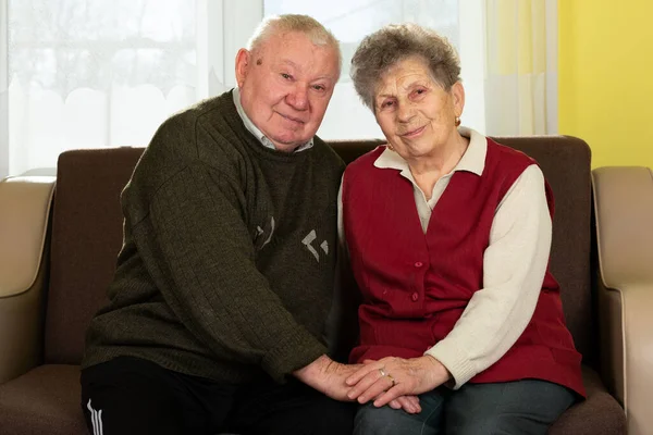 Imagen Una Alegre Feliz Pareja Ancianos Casa — Foto de Stock