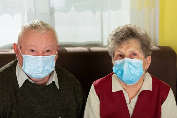 Seniorenpaar Mit Gesichtsmaske Hause Selbstisolierung — Stockfoto