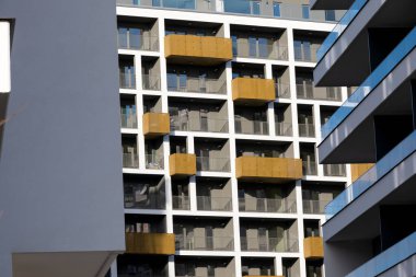 Romanya 'nın Cluj- Napoca kentindeki yeni yerleşim bölgesi - İnşaatta düz bloklar  