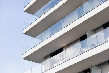 Romanya 'nın Cluj- Napoca kentindeki yeni yerleşim bölgesi - İnşaatta düz bloklar  