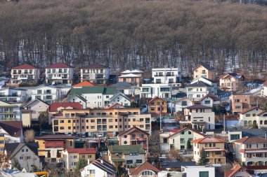 Romanya 'nın Cluj- Napoca kentindeki yeni yerleşim bölgesi - İnşaatta düz bloklar