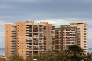 Malaga, İspanya 'daki renkli eski dairelerin resmi 