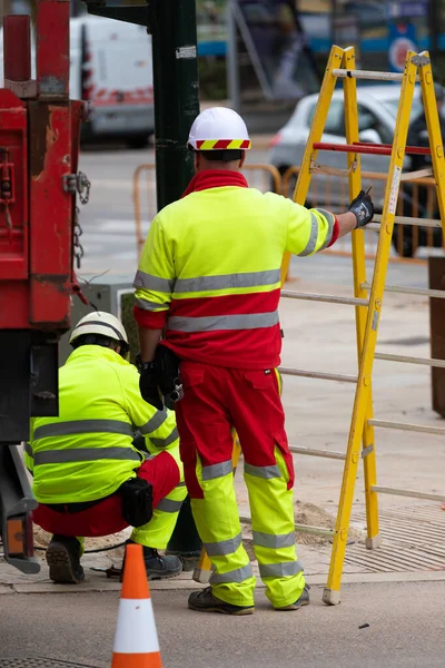 Two Electrician Worker Fixing Traffic Light City Street — Stock Photo, Image