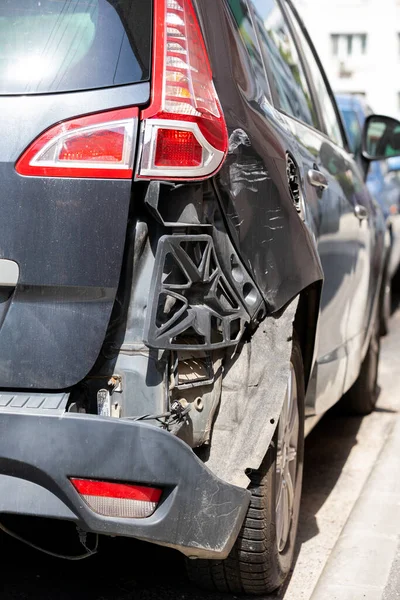 Schwarzer Zertrümmert Auto Nach Schwerem Unfall — Stockfoto