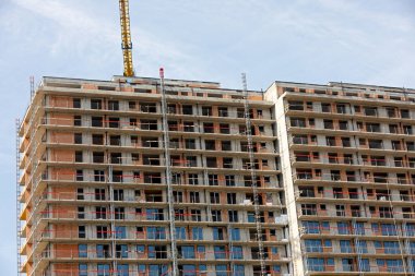 Romanya 'nın Cluj- Napoca kentindeki yeni yerleşim bölgesi - İnşaatta düz bloklar 