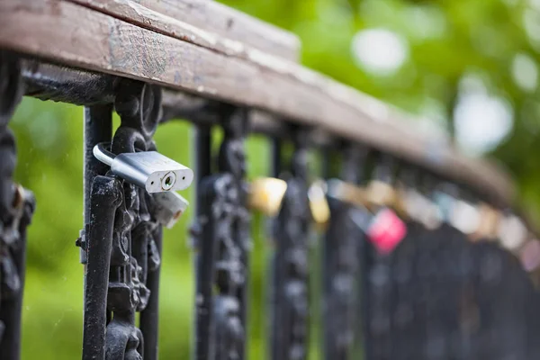 Picture Lock Love Old Metal Fence — Stock Photo, Image