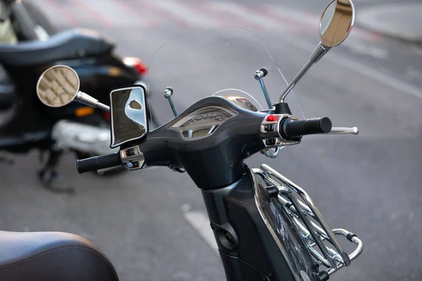 Foto Motocyklu Motocyklové Skútry Zaparkované Městské Ulici — Stock fotografie