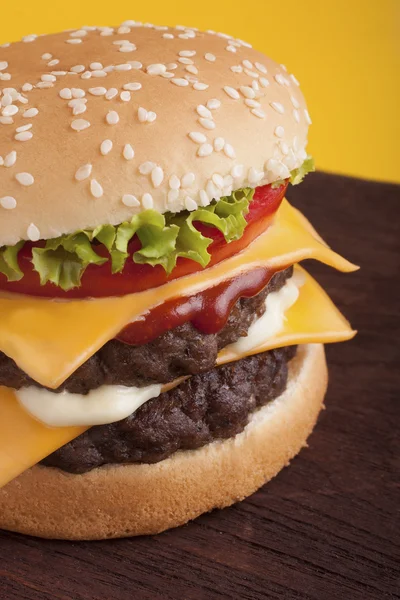 Dubbele cheeseburger — Stockfoto