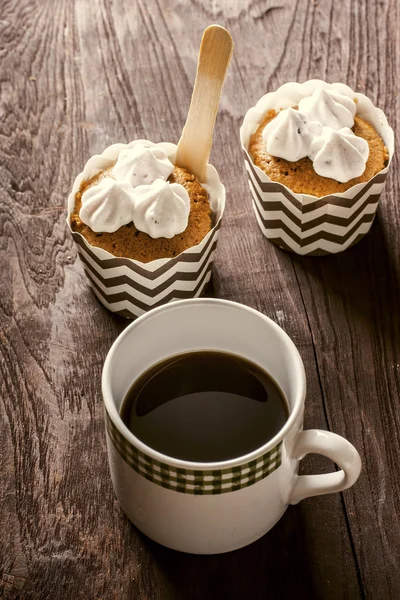 Koffie met cupcakes — Stockfoto