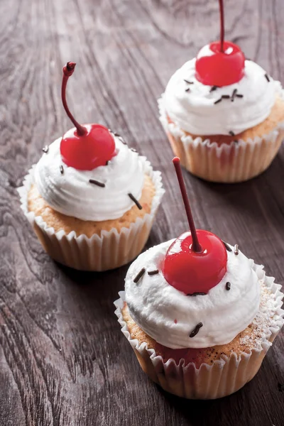 Kirsch-Cupcakes — Stockfoto