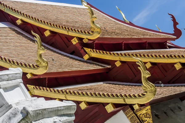 Roof of Phra Singh temple — Stock Photo, Image