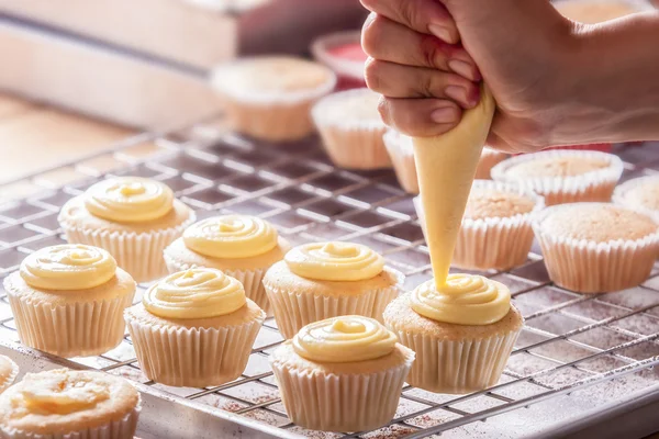 Making cupcakes — Stock Photo, Image