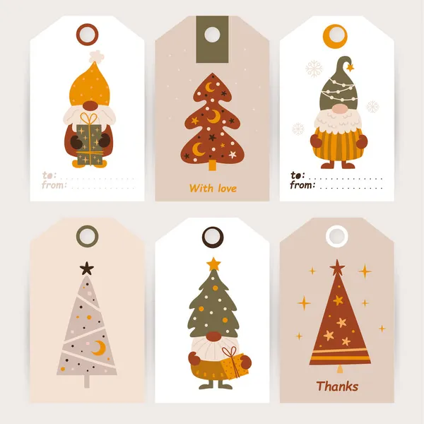 Набор ярлыков с красивыми гномами и рождественскими деревьями. — стоковый вектор