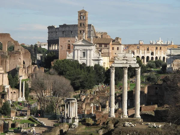 Foro Romano и Колизей на заднем плане — стоковое фото