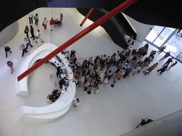 Modern Sanat Müzesi sıra