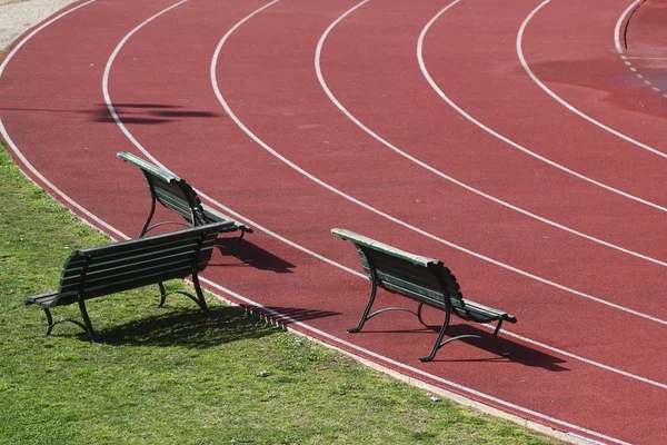 Benches on running track — Stock Photo, Image