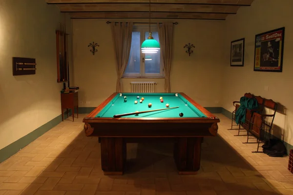 Bilardo - bilardo topları ve gölgeler