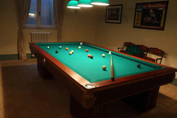 Bilardo - bilardo topları ve gölgeler