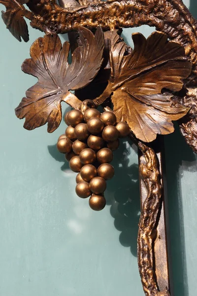 Hroznová dekorace v bronzu — Stock fotografie