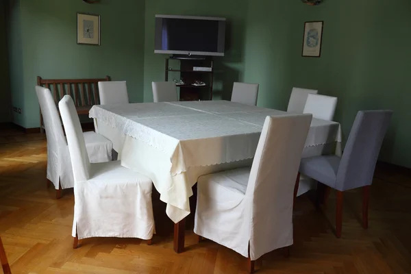 White table and chairs — Stock Photo, Image