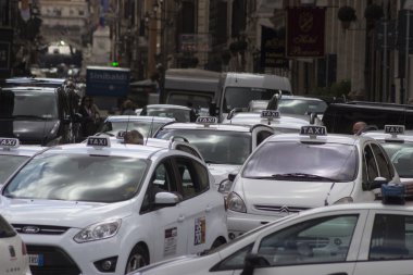 Taksi trafik reçel ben Roma, İtalya