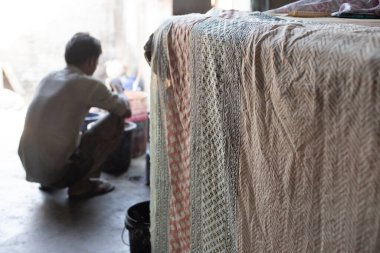 El izi kumaşı için renk hazırlama