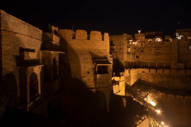 Şatodan ve kasaba manzarasından Jesailmer kalesi