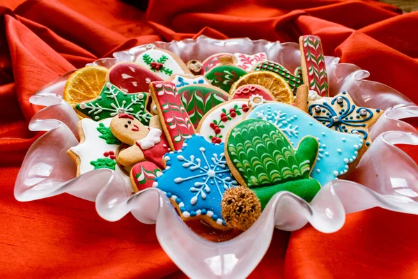 Hausgemachte Verzierte Lebkuchen Weihnachtskonzept Mit Kopierraum — Stockfoto