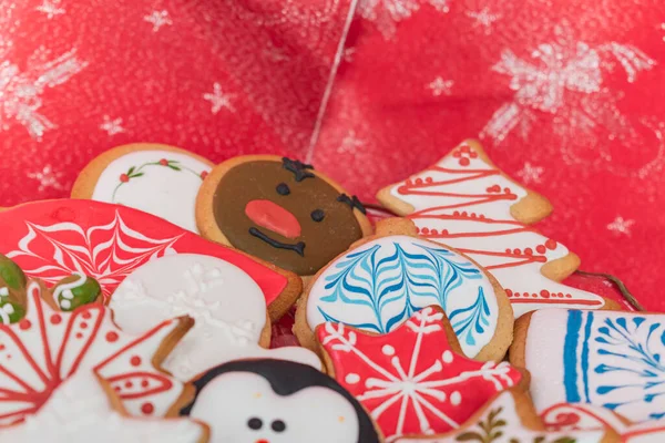 Гарний Вибір Традиційно Прикрашеного Домашнього Імбирного Печива Різдво Який Подається — стокове фото