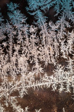 Soğuk kış sabahı, cam üzerinde buz çiçekleri, fotokopi alanı ile arka plan