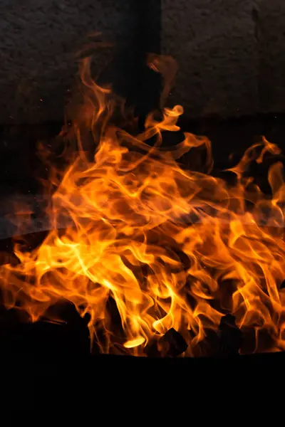 Actividad Verano Pequeña Hoguera Ardiendo Aire Libre Primer Plano Llamas —  Fotos de Stock