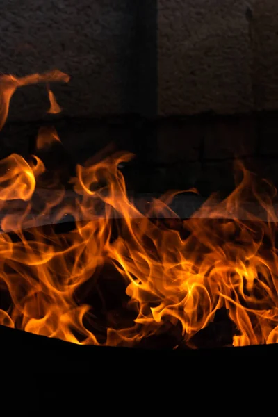 Actividad Verano Pequeña Hoguera Ardiendo Aire Libre Primer Plano Llamas —  Fotos de Stock