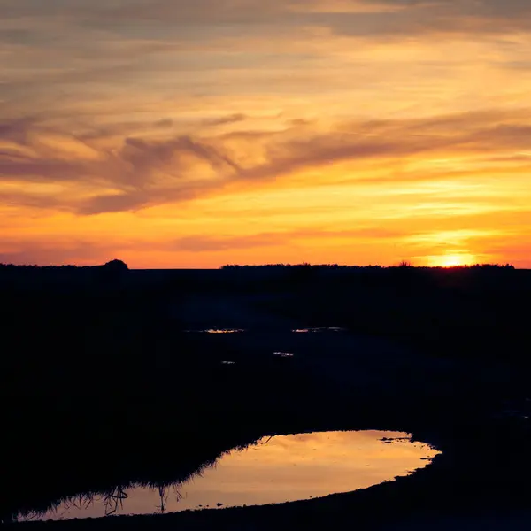 Закат Солнца Над Венгерской Сельской Местностью Картина Небо Фиолетовый Оранжевый — стоковое фото