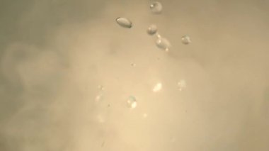 Buhar ve su damlacıkları. Su ve sis damlaları. Duman ve su kabarcıkları, üst manzara. Kimya, bilim, simya. Hava nemlendirici. Kaynar su. Soyut arkaplan, duman dokusu, buhar, sis.