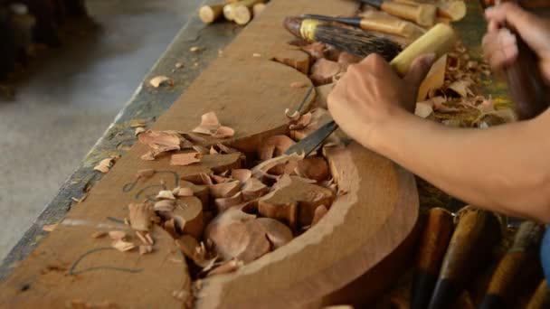 Carving wood — Stock Video