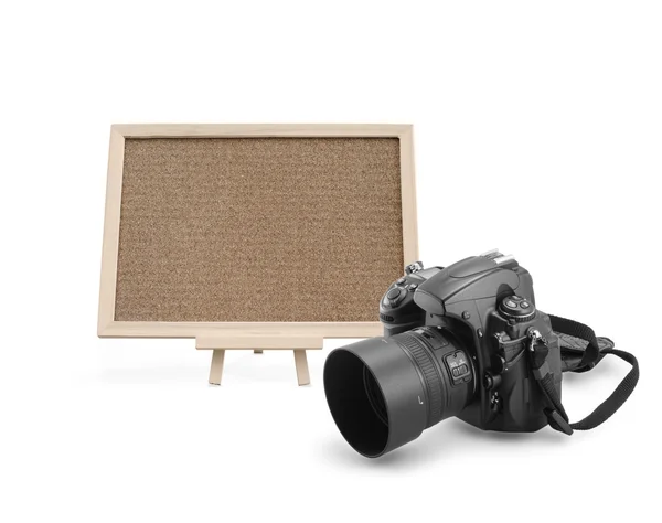 Cork bord met digitale camera — Stockfoto