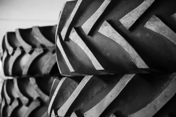 Резиновые тракторные шины — стоковое фото