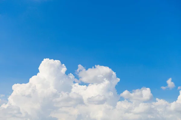 Величезне Блакитне Небо Хмари Фону Неба — стокове фото