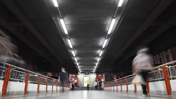 Commuters Ходити Через Хмарочос Годину Пік Бангкоку — стокове відео