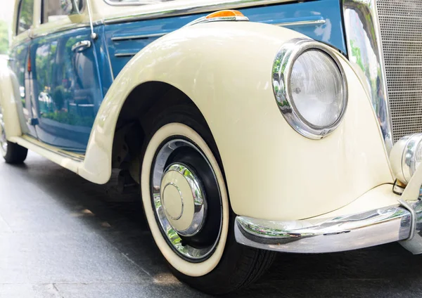 Beautiful Headlight Lamp Vintage Classic Car — Stock Photo, Image