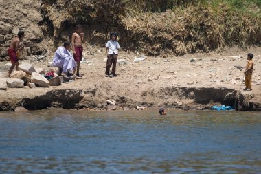 Nil Nehri üzerinde yaşam