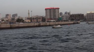 dubai creek tekne gördüm