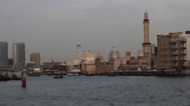dubai creek tekne gördüm