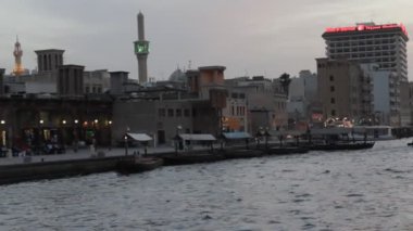 dubai creek tekne gördüm
