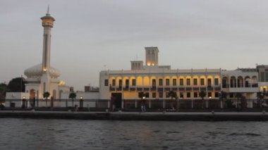 dubai creek tekne gördüm