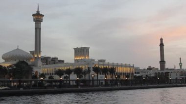 dubai creek tekne gördüm