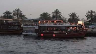 dubai creek tekne gördüm