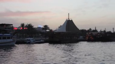 dubai creek tekne gördüm