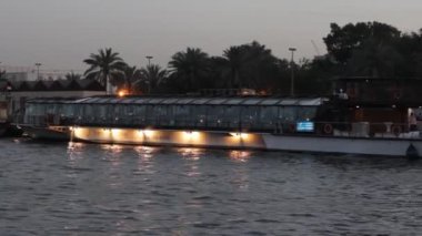 dubai creek tekne gördüm