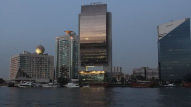 dubai creek tekne gördüm